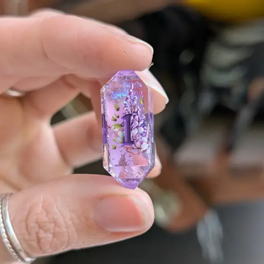 Wisteria Garden Dice Set – Sharp Edge Resin DnD Dice with Bonus Crystal D4 | Fennek & Finch