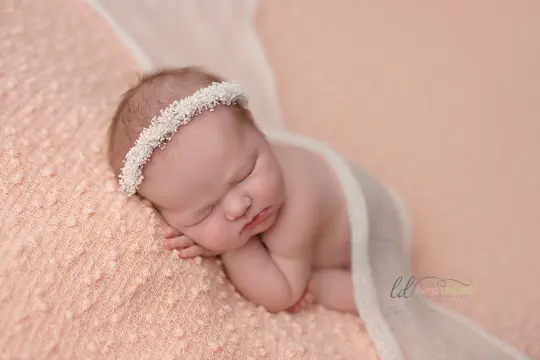 Corrie thick Pebble Knit Backdrop in Peach