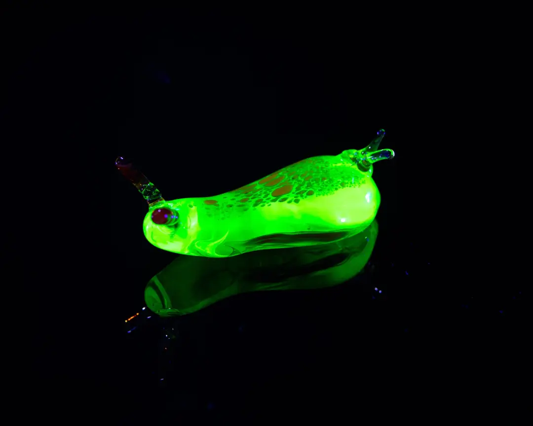 Nudibranch Uranium Glass Slug Figurine – Handblown Lampwork Miniature, UV Reactive Collectible