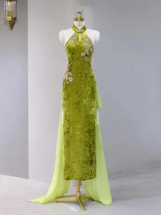 Green halter-neck, fitted waist, sexy long ball gown R9044