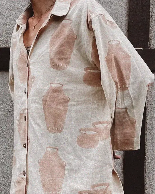 The Casa Top Button-down in Jug Block Print