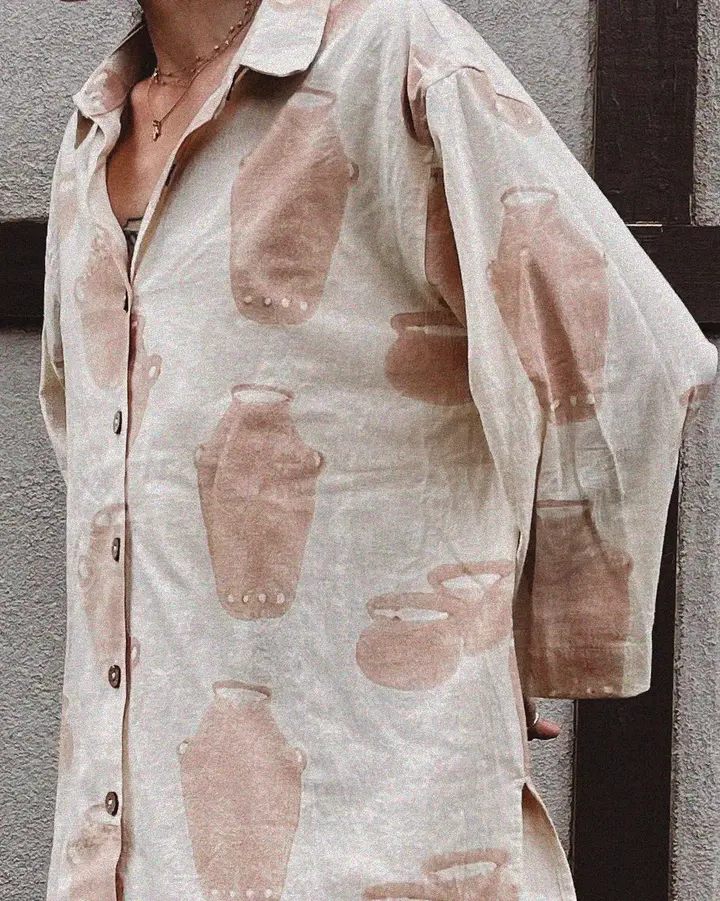 The Casa Top Button-down in Jug Block Print