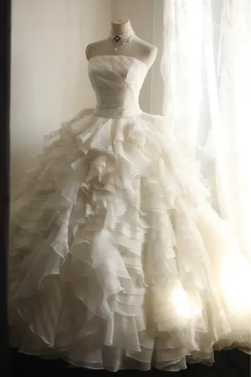 Ivory white strapless, fitted waist, full skirt, long ball gown, bridal dress R6777