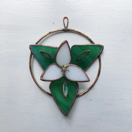 Trillium Cameo no.1