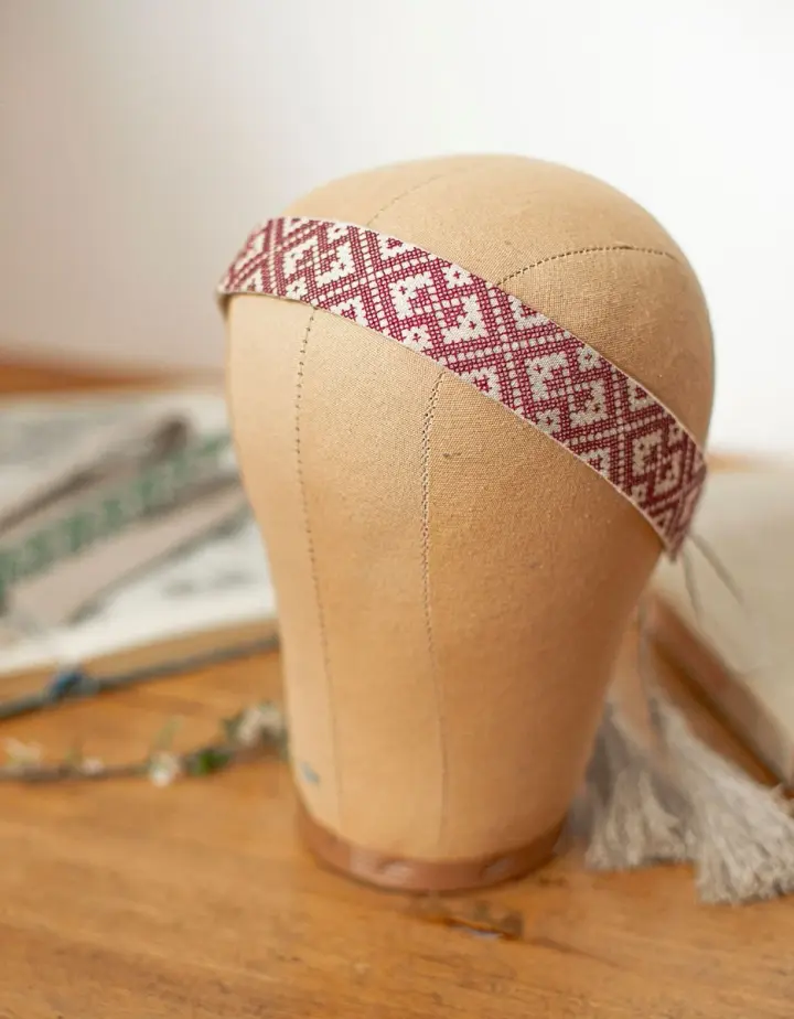 Bandeau pour cheveux 'Lina' en lin brodé bordeaux