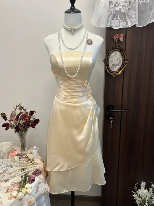 Champagne-colored tube-top waisted pleated satin high-end mid-length skirt homecoming dress R4317