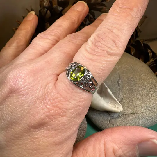 Coralina Celtic Knot Ring