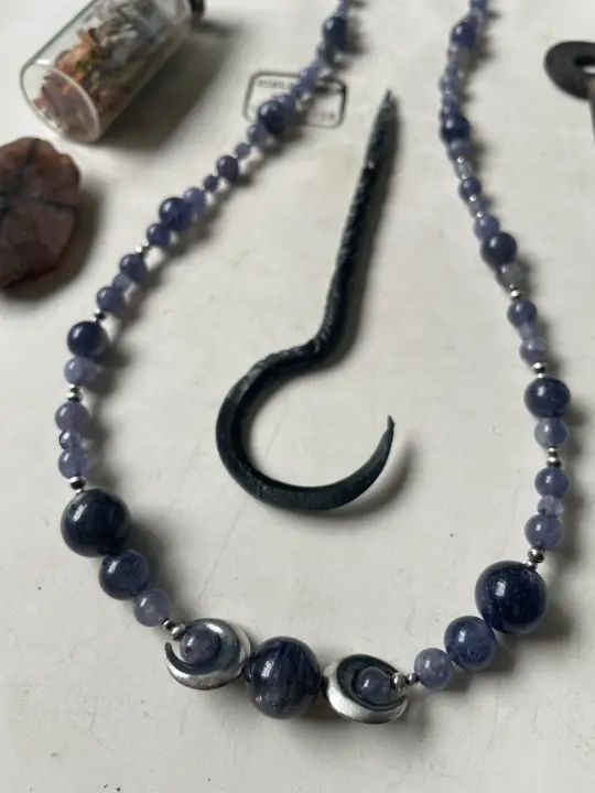 Iolite Hekate