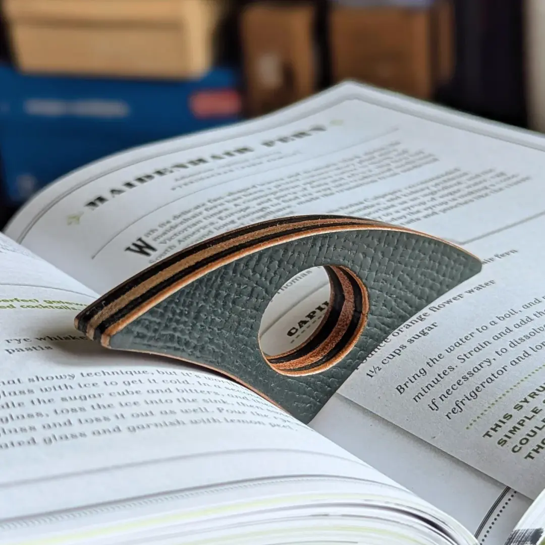 BOOK PAGE HOLDER | Stacked Green Hatch Shell Cordovan