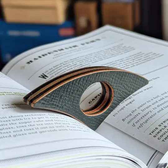 BOOK PAGE HOLDER | Stacked Green Hatch Shell Cordovan