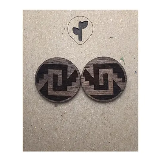 chimalli I / studs / walnut