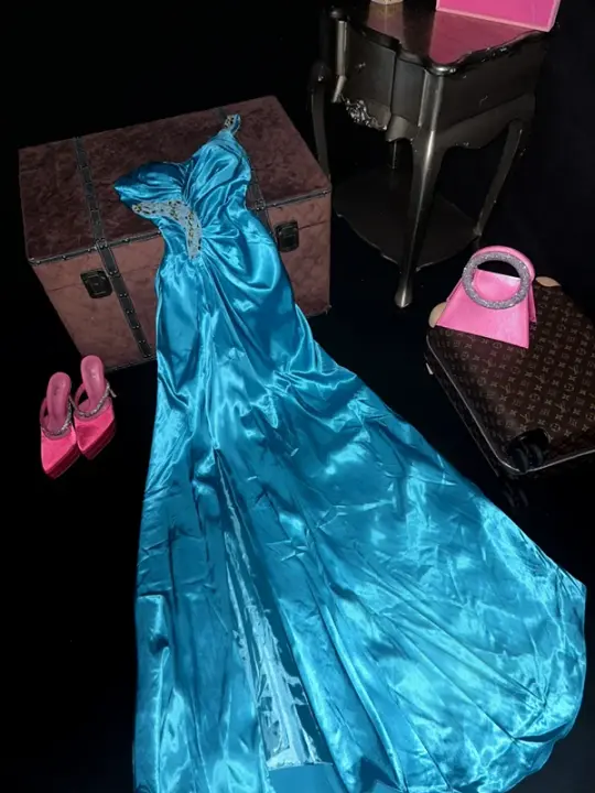 Lake blue one-shoulder fitted waist slim-fit pleated long ball gown R7042