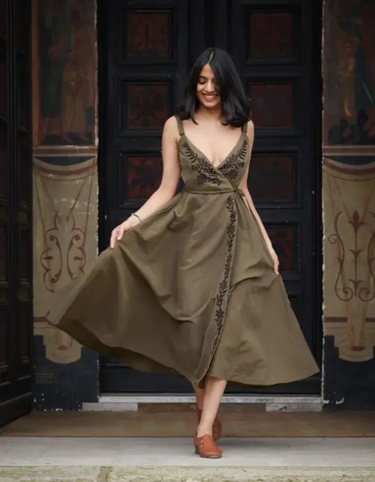 Robe croisée 'Gisela' sarrasin brodée