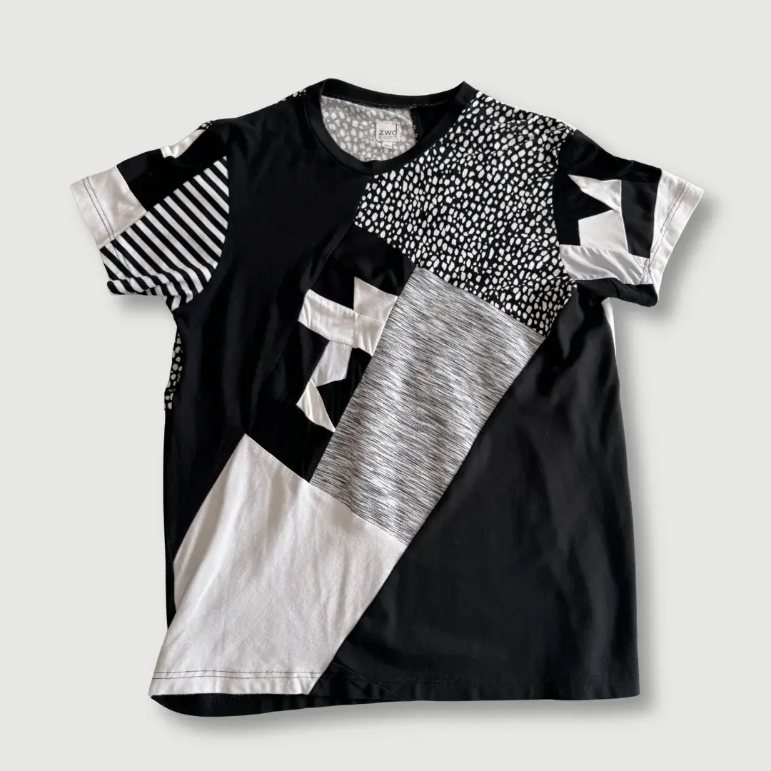 size large - preloved - black + white short sleeve tee