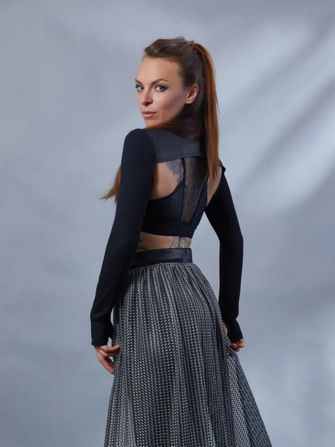 SH3 Black festival shrug