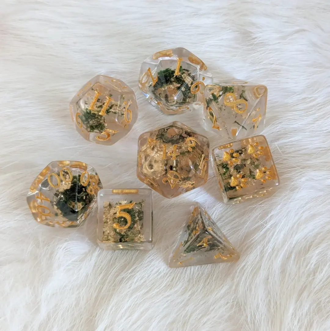 Moss and Gold Dice Set – 8-Piece Botanical DnD Dice with Real Plants | Fennek & Finch