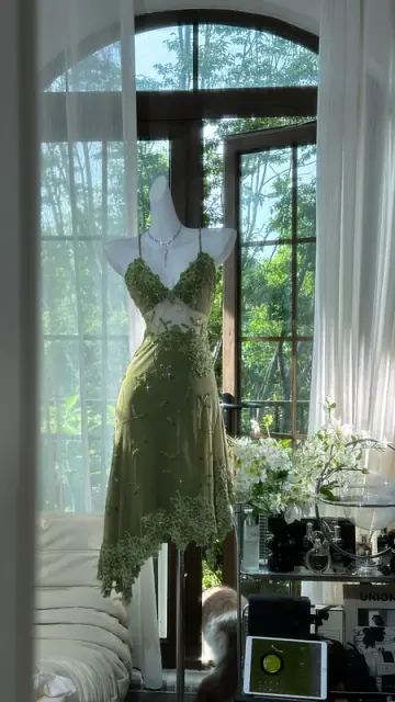Green halter-neck, fitted waist, cutout sexy midi-length ball gown R7639