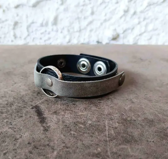Adjustable Leather Ring Holder Bracelet | Black & Elephant Gray