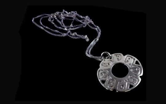 Wikuwam Double Curve pendant