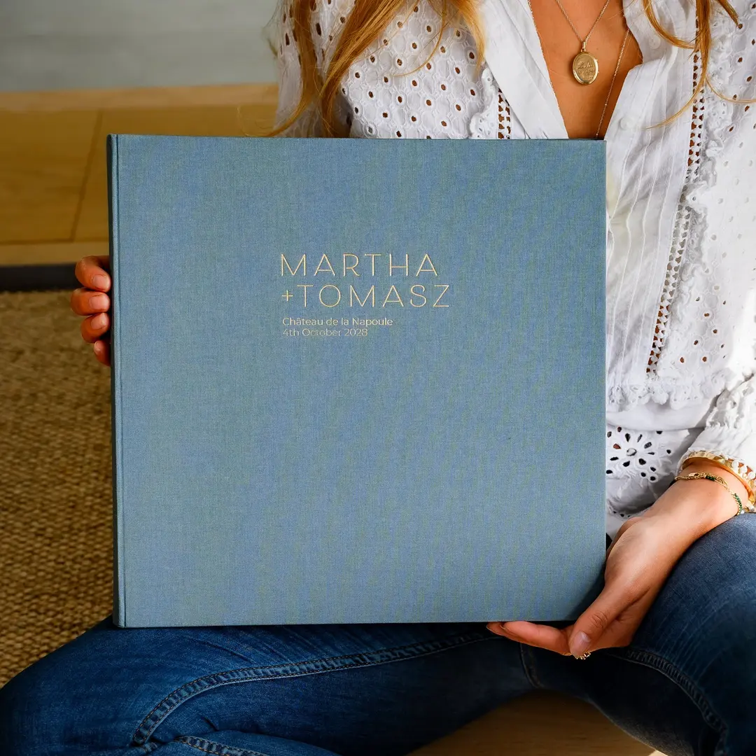 Large Linen Wedding Album with Super-Sleek Contemporary Font