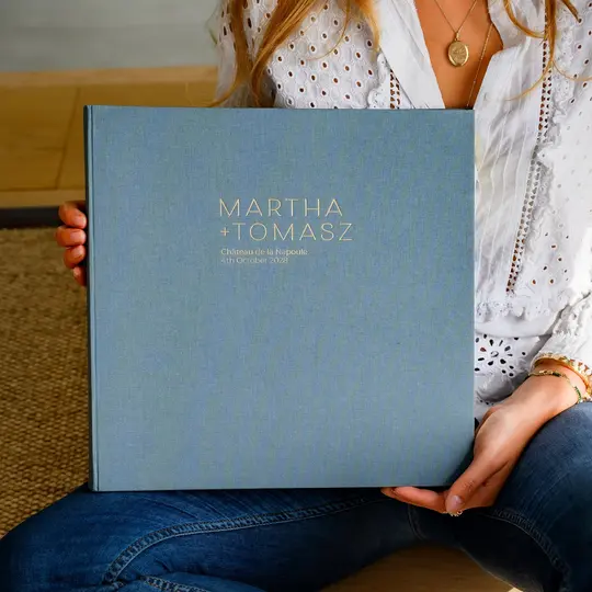 Large Linen Wedding Album with Super-Sleek Contemporary Font