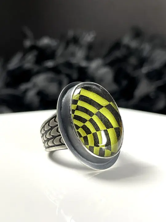 Yellow Glowing Quartz Creeper Ring - Size 8.5