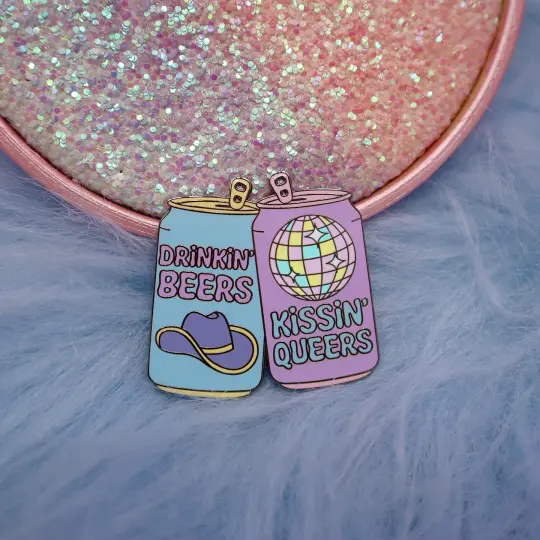 Drinkin' Beers, Kissin' Queers Enamel Pin Abprallen x Hey Cowboy