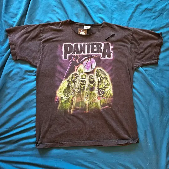 Vintage 2000 Pantera tee shirt, size XL. Wonderland Tag  *damage*