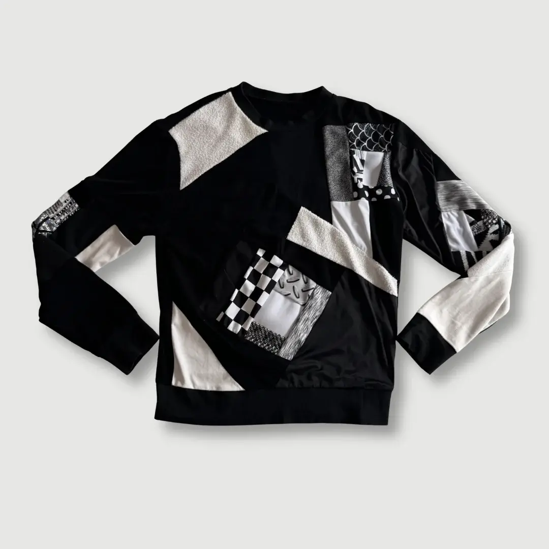 size large - preloved - black + white "all-over reroll" sweatshirt