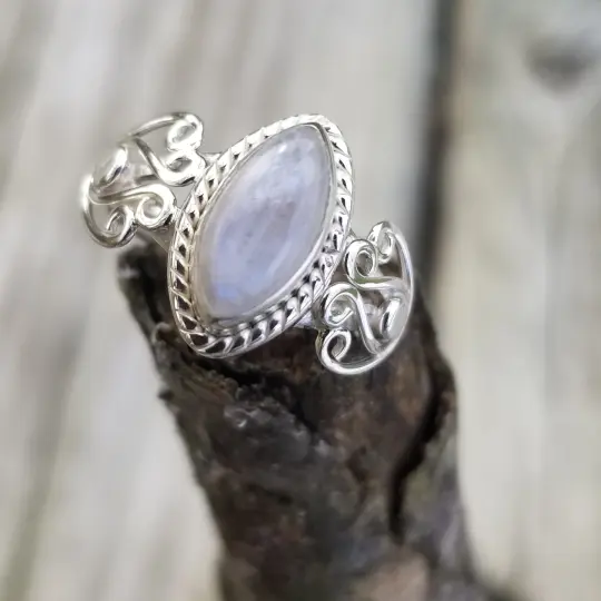 Auria - Moonstone Ring in Sterling Silver