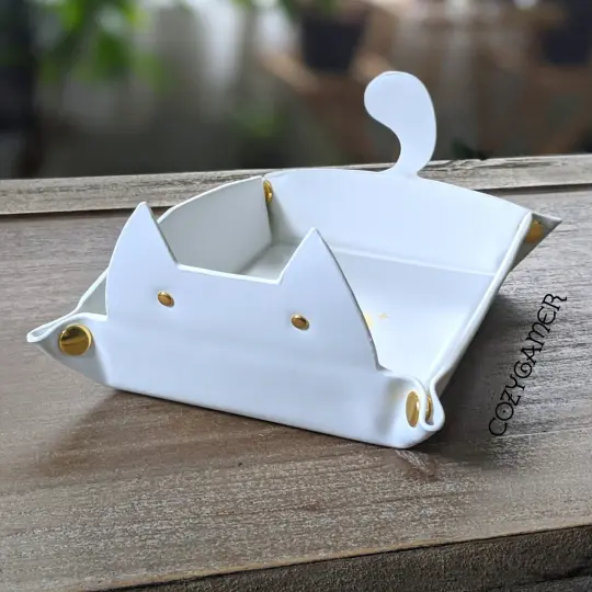 White Cat Dice Tray – Foldable PU Leather Rolling Tray for DnD | Fennek & Finch