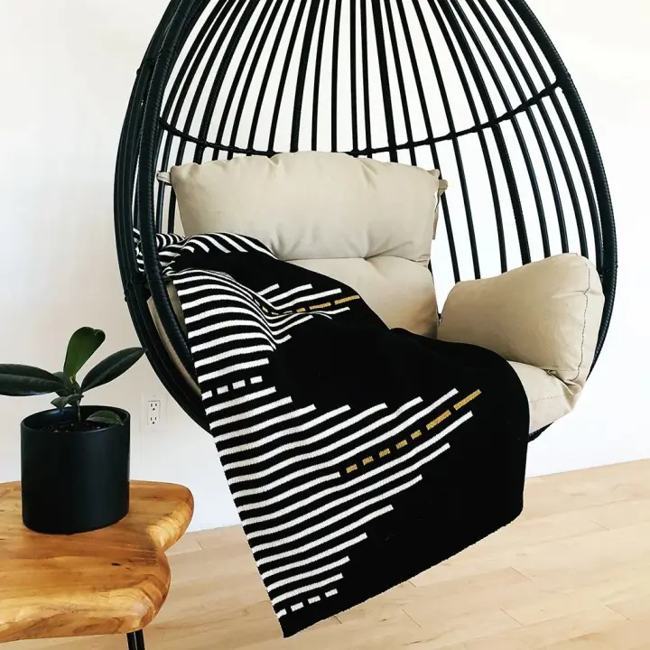 Reika Throw in Black