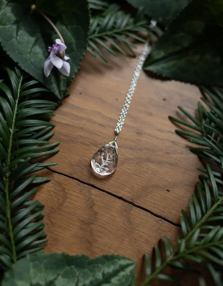 Collier 'Glacier Goutte' en cristal de roche taillé et argent 925
