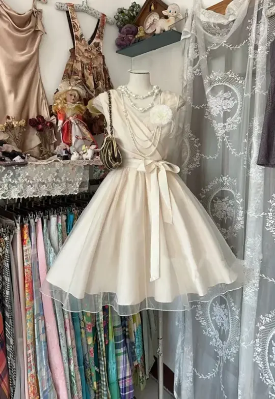 Light apricot sleeveless ball gown with a full skirt R7472