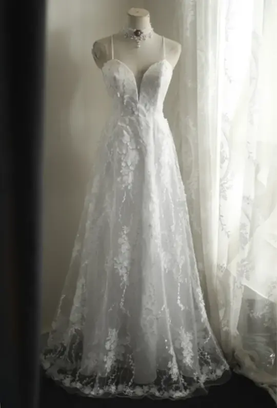 White halter-neck, fitted, backless, sexy long ball gown/bridal dress R6827