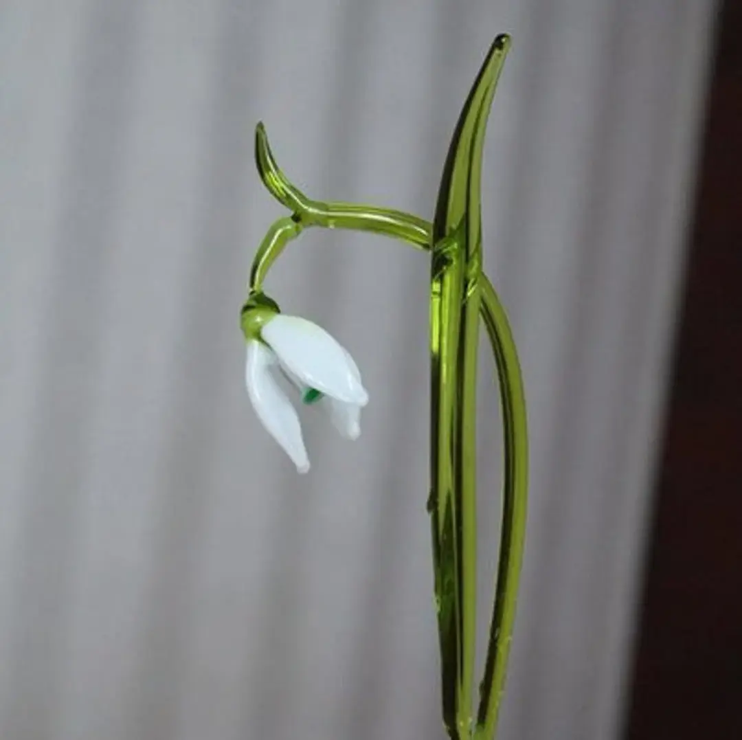 White Snowdrop Flower Figurine – Delicate Murano Glass Blossom