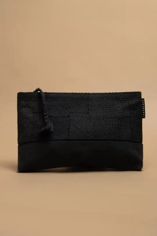 HORRIZONTAL PANEL KATHA POUCH