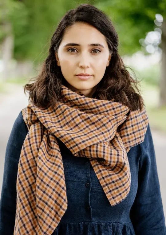 Palisandra – Linen Square Scarf