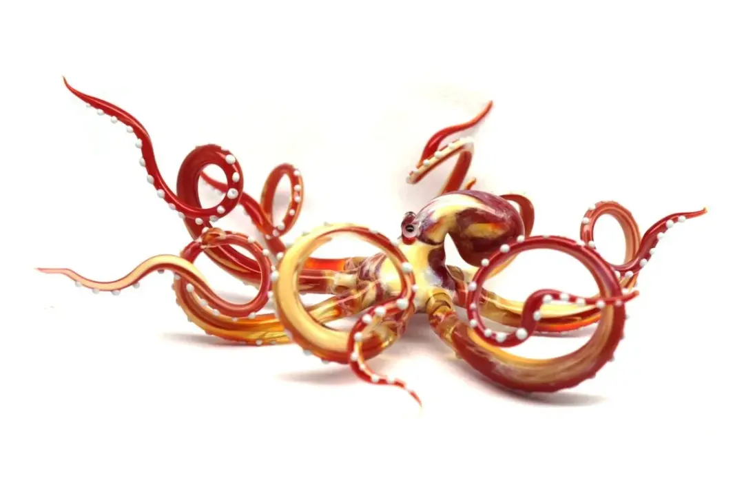 Large Red Glass Octopus Figurine With Twisting Tentacles 7.3 Inches