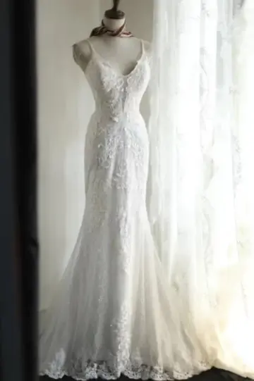 White halter-neck fitted lace fishtail long ball gown/bridal dress R6830
