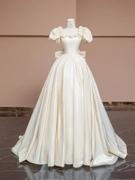 Light apricot-colored square-neck, fitted waist, full skirt, vintage-style long ball gown, bridal dress R8302