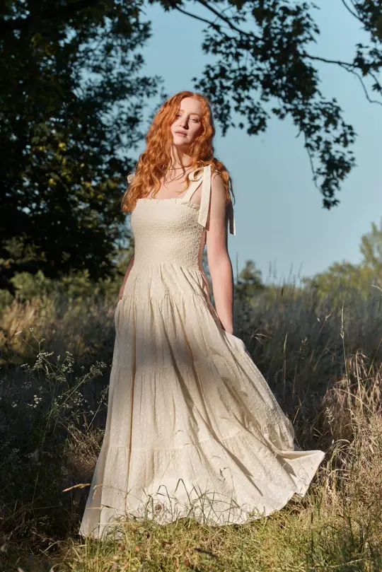 Robe "Velga" smockée en cotton brodé crème